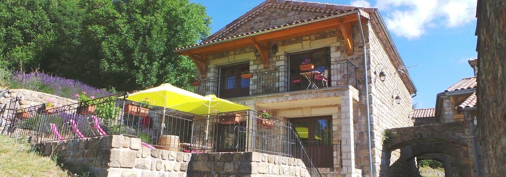 Aux Vieux Arceaux Hotel Mercuer Exterior photo